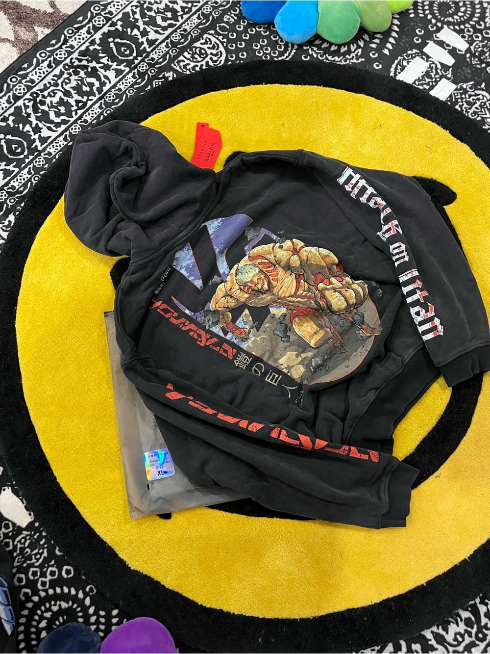 YoungLA 5129 - AOT© X YLA PULLOVER HOODIE
Color: Titans at War
Size: XL